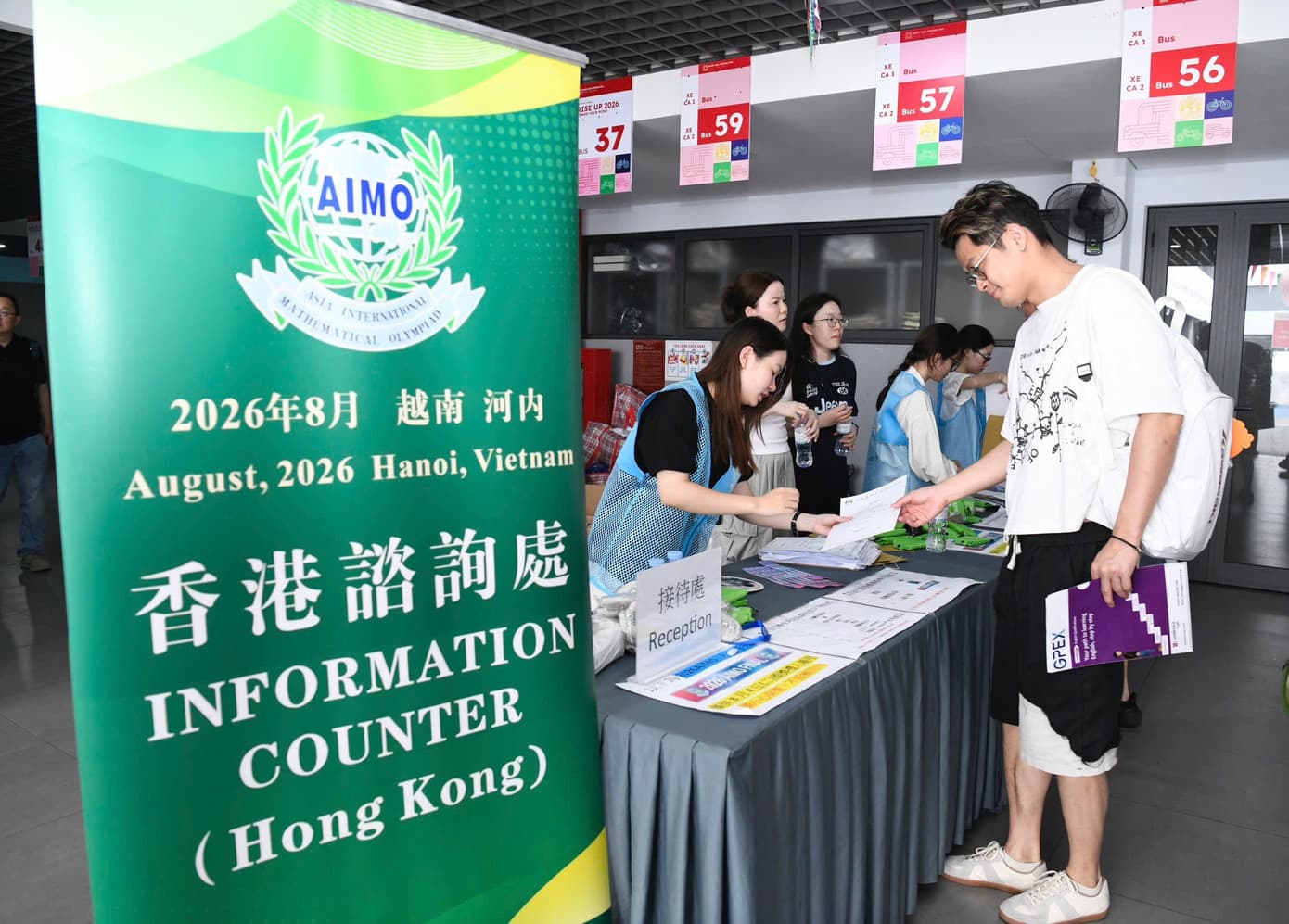 Thí sinh hơn 20 quốc gia tụ hội ở Việt Nam thi giải Toán bằng tiếng Anh